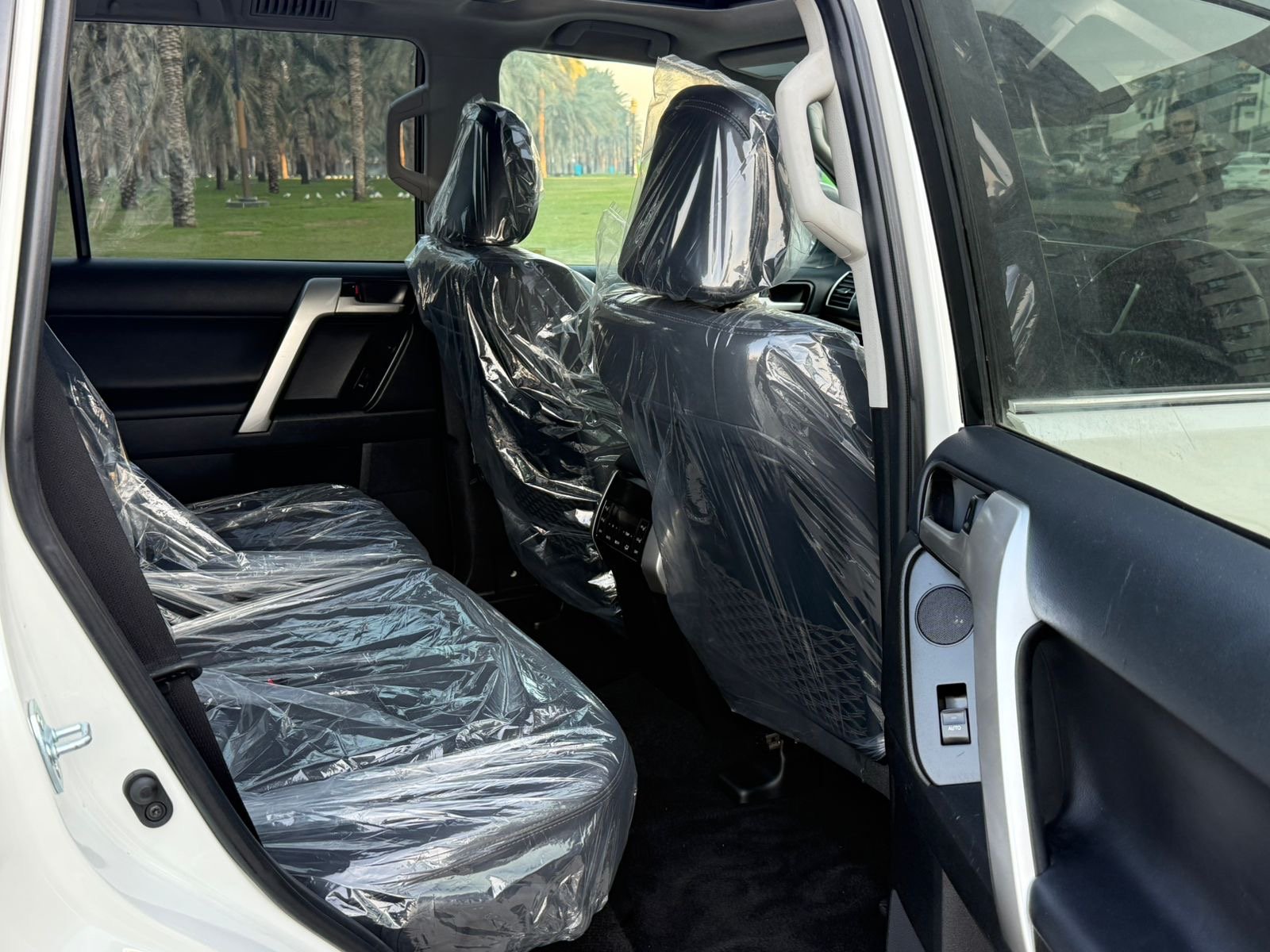 Land Cruiser Prado 2021 White image